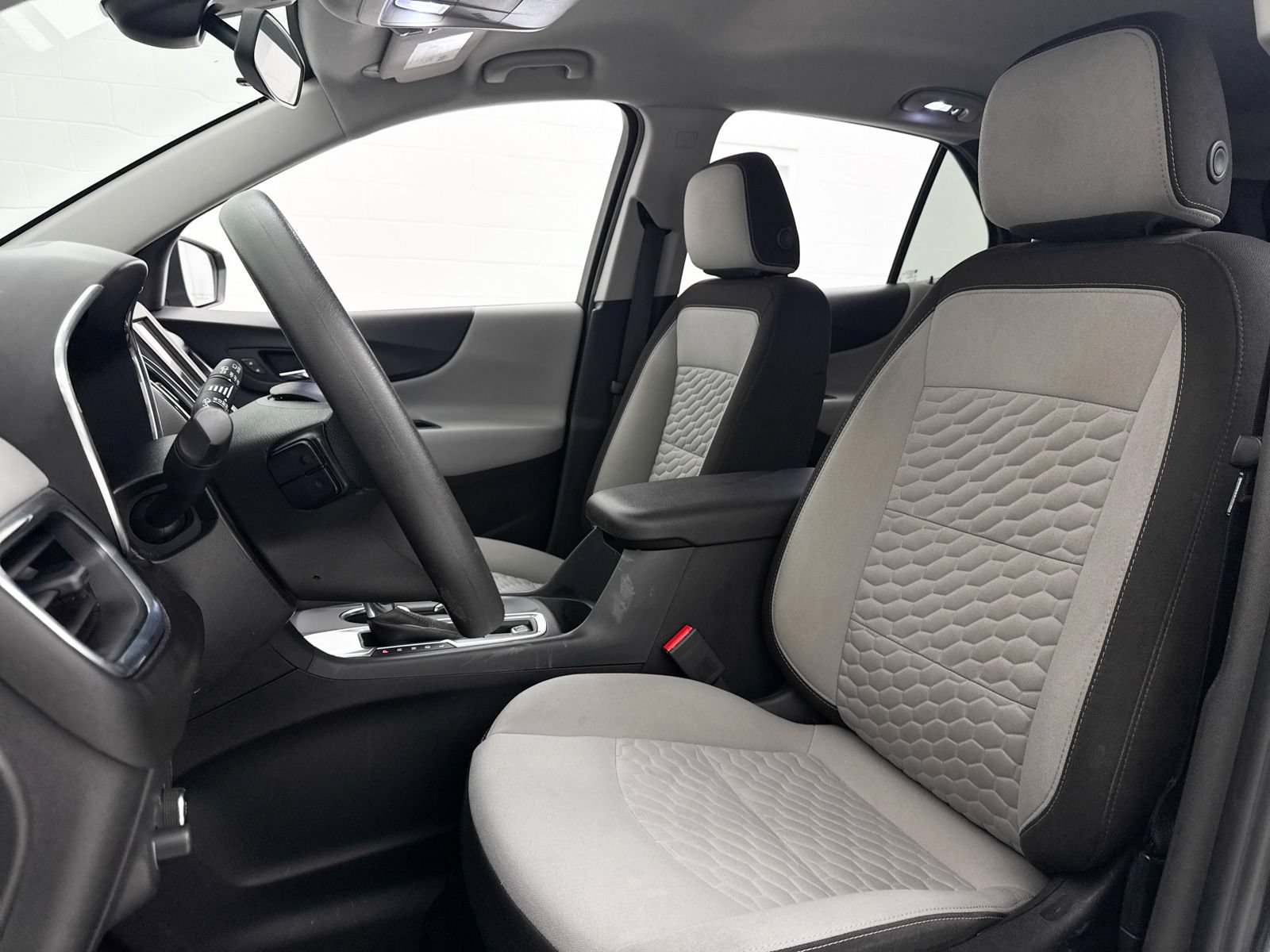 Used 2020 Chevrolet Equinox LT FWD image 15