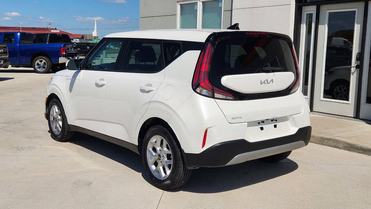 Used 2023 Kia Soul LX w/ LX Technology Package FWD image 4