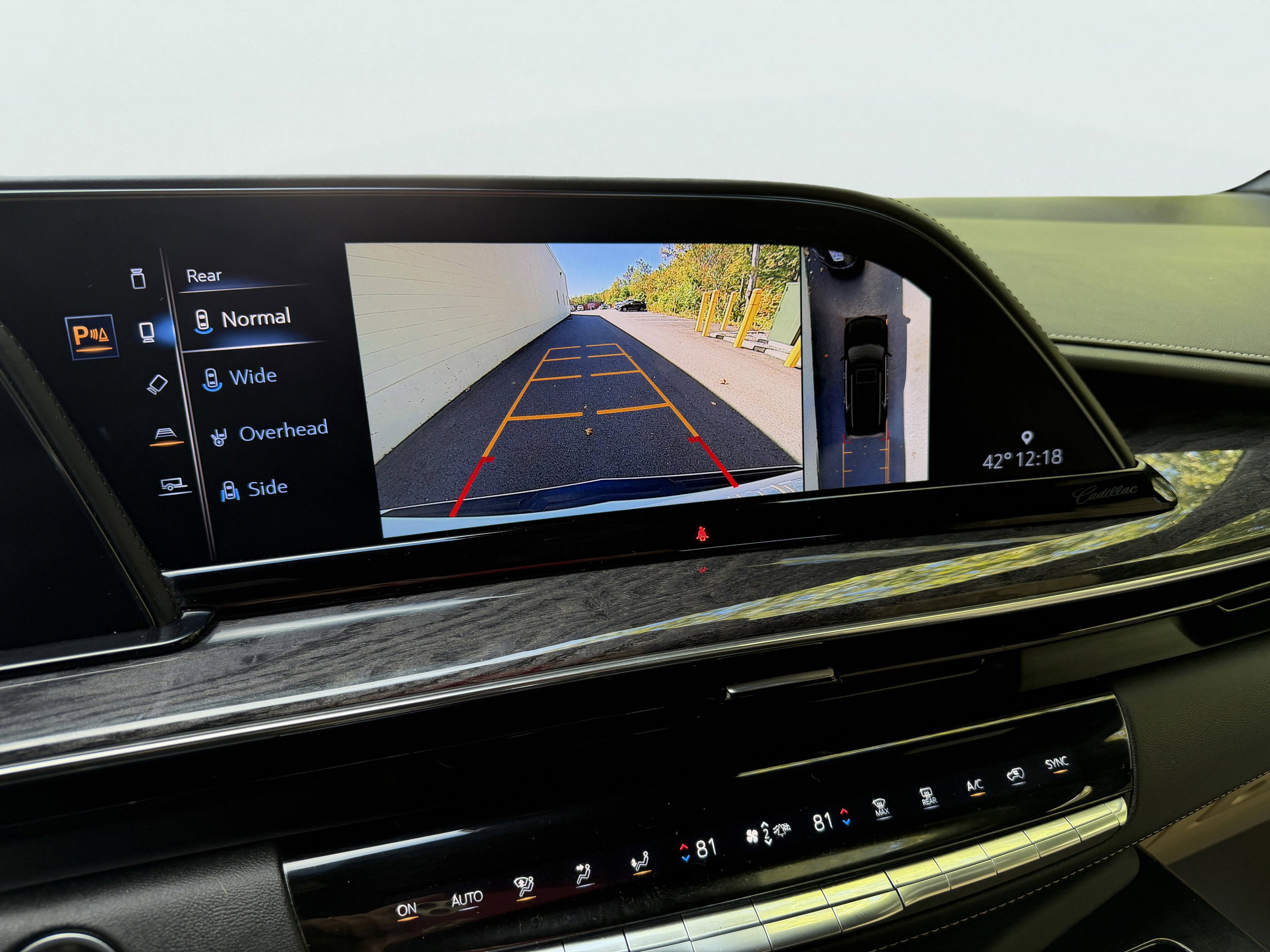 Used 2021 Cadillac Escalade ESV Premium Luxury w/ LPO, Illumination Package image 15