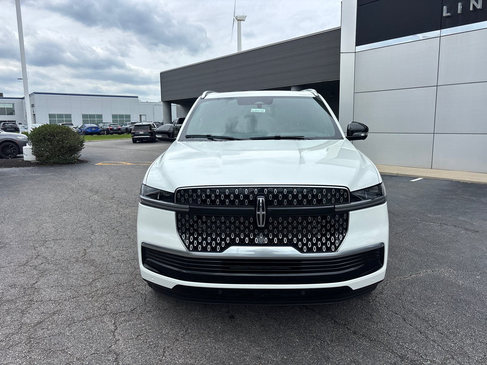 New 2026 Lincoln Navigator L Reserve AWD/4WD image 2