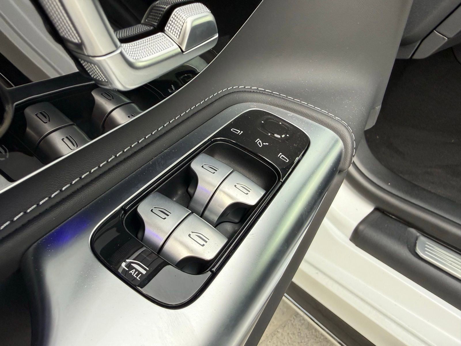 New 2026 Mercedes-Benz SL 55 AMG 4MATIC image 17