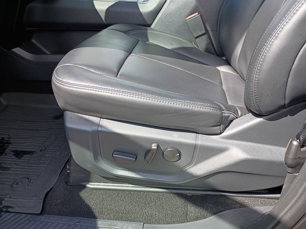 Used 2024 Ford Expedition XLT image 12