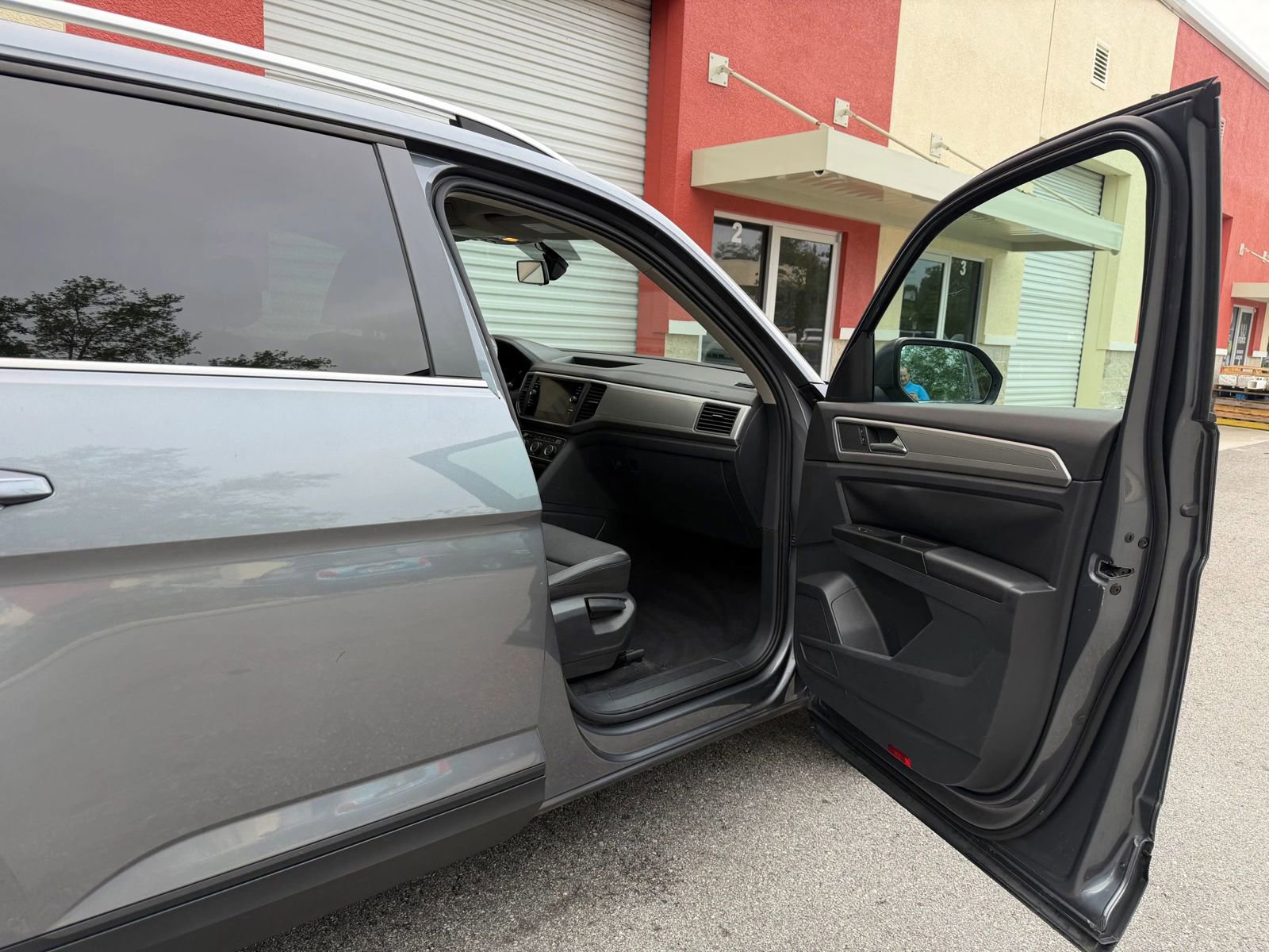 Used 2018 Volkswagen Atlas SE image 24