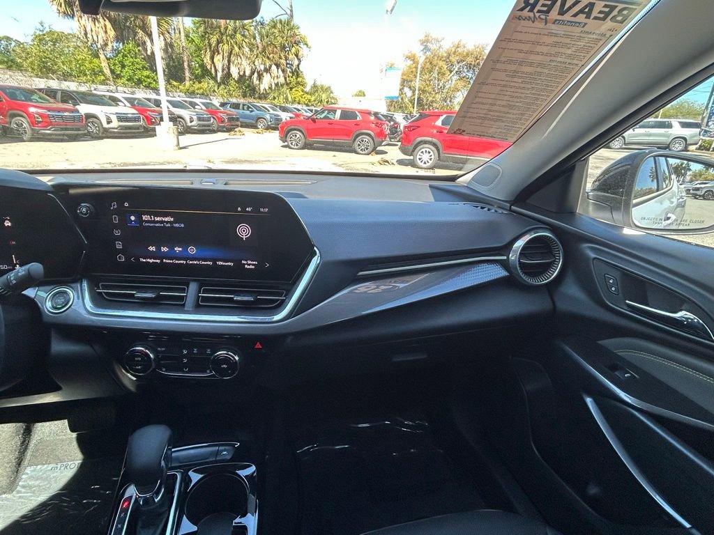 Used 2026 Chevrolet Trax ACTIV w/ Sunroof Package FWD image 17