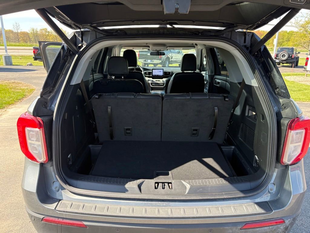 Used 2024 Ford Explorer XLT w/ Equipment Group 202A AWD/4WD image 13