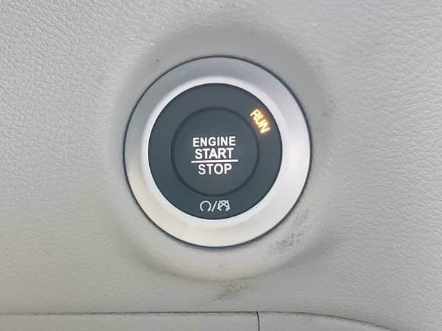 Used 2024 Chrysler Pacifica Touring-L FWD image 24