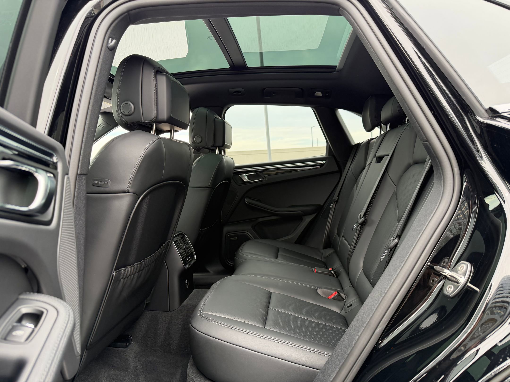 Certified 2026 Porsche Macan AWD/4WD image 22