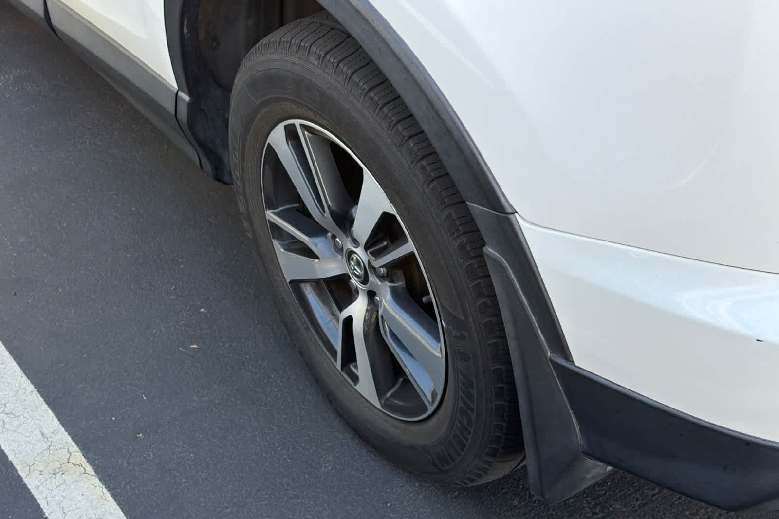 Used 2016 Toyota RAV4 XLE FWD image 18