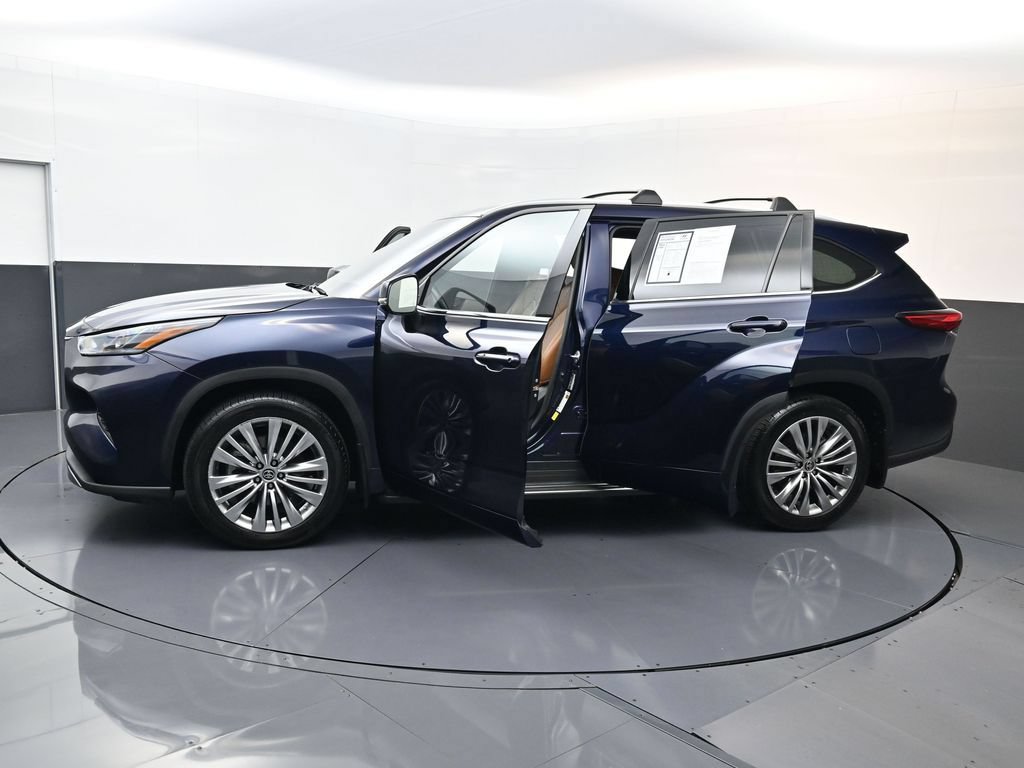 Used 2022 Toyota Highlander Platinum AWD/4WD image 31