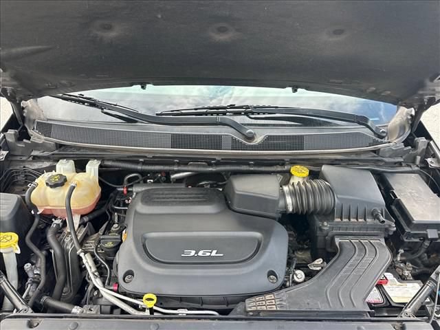 Used 2017 Chrysler Pacifica Touring Plus w/ Tire & Wheel Group FWD image 31