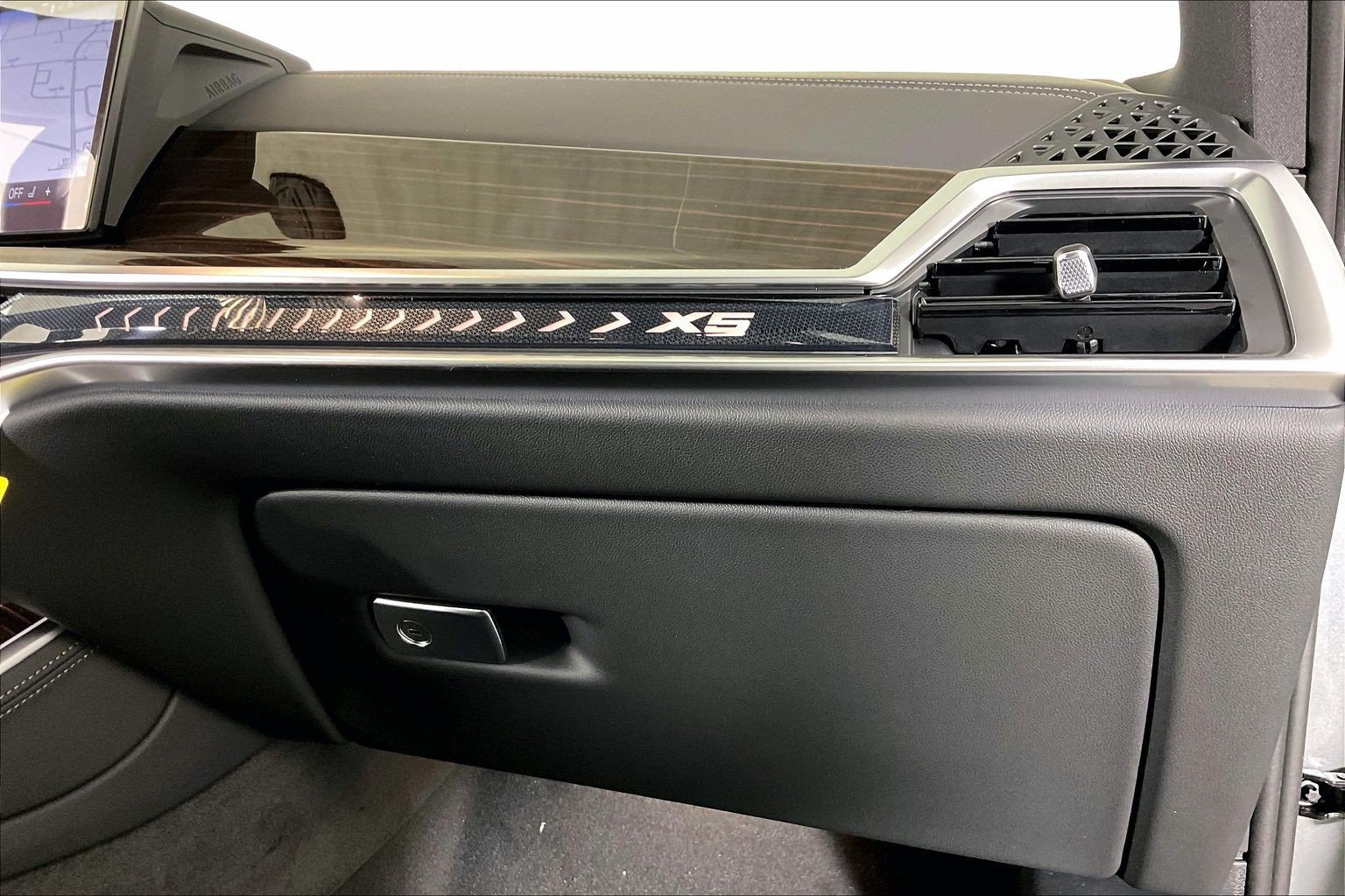 New 2026 BMW X5 xDrive40i w/ Premium Package AWD/4WD image 17
