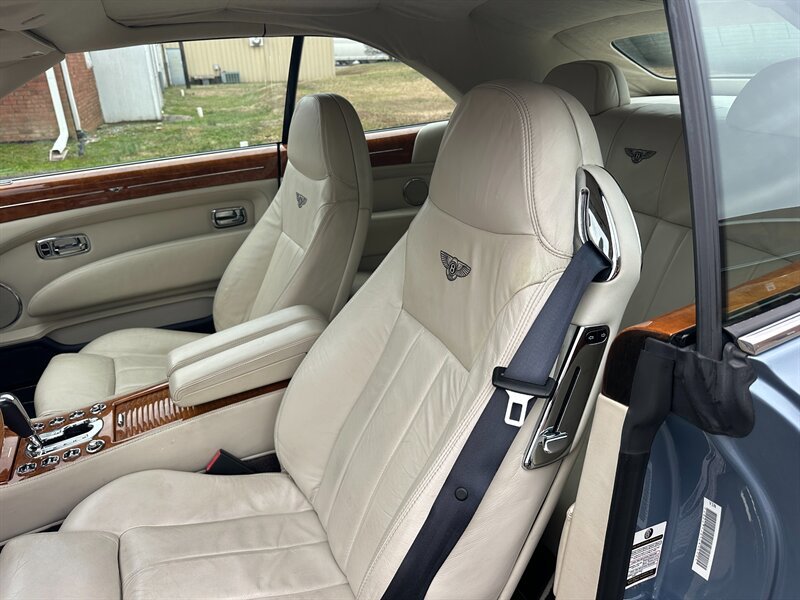 Used 2007 Bentley Azure image 14