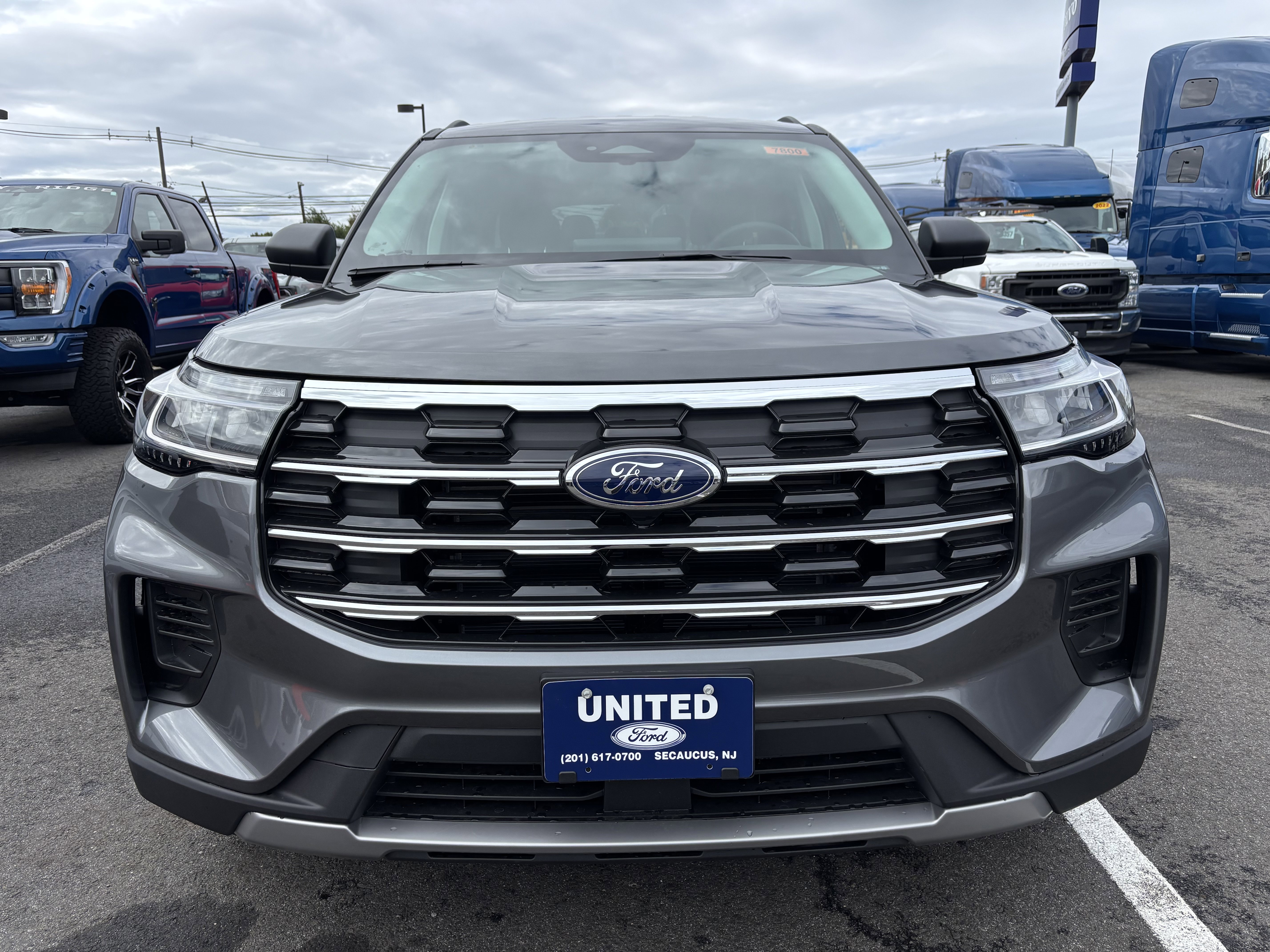 New 2025 Ford Explorer Active image 2