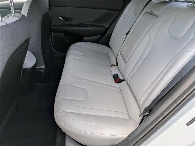 Used 2021 Hyundai Elantra Limited image 20