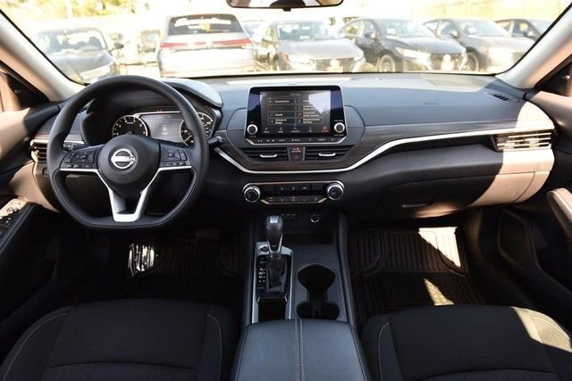 Certified 2025 Nissan Altima 2.5 SV image 8