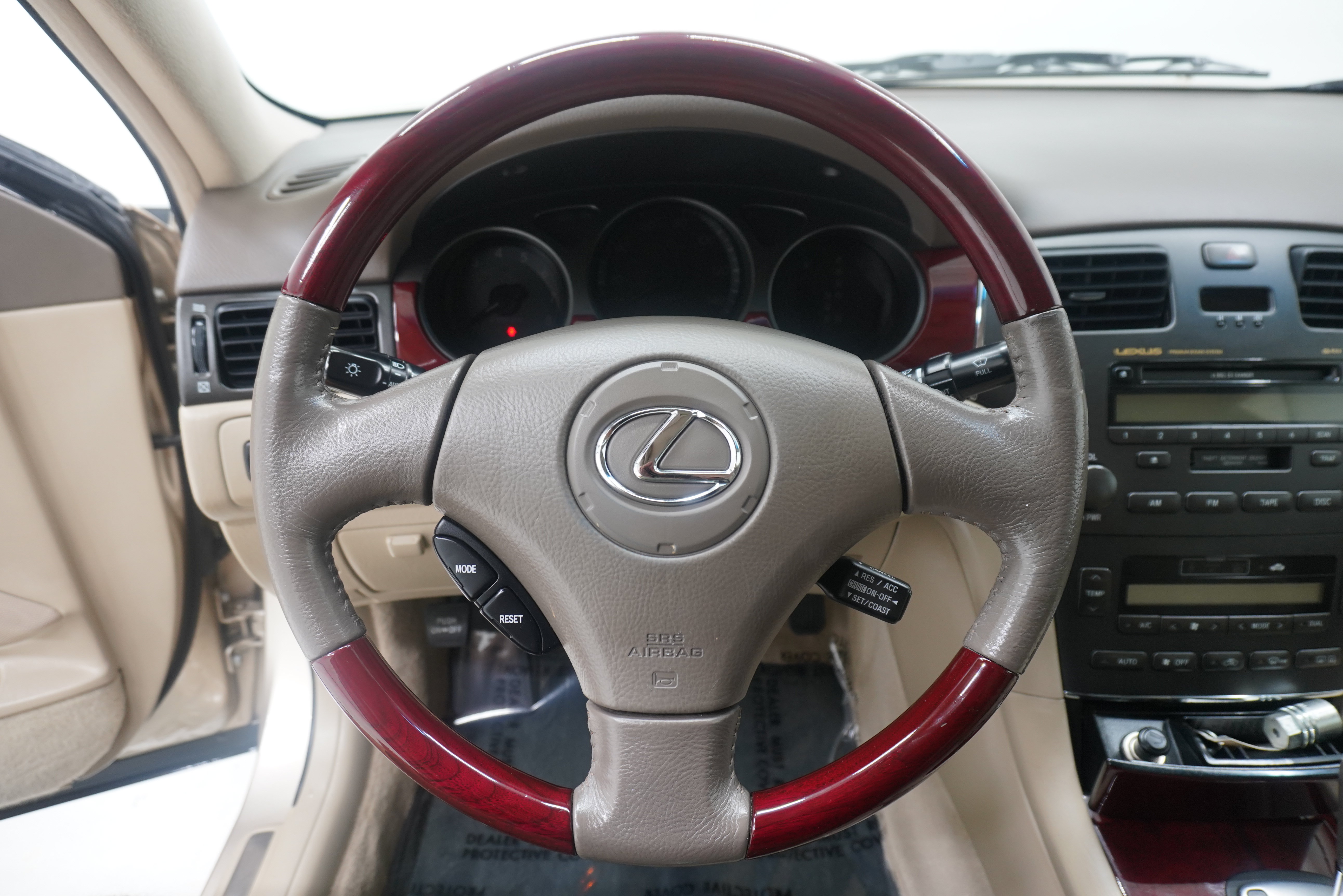 Used 2004 Lexus ES 330 w/ Premium Pkg FWD image 17