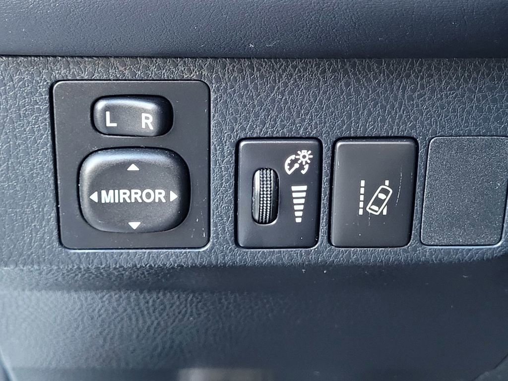 Used 2017 Toyota RAV4 XLE w/ Convenience Package image 11