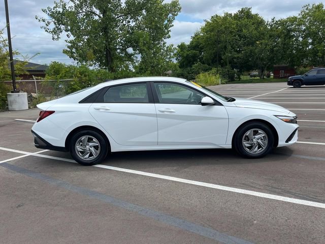 Used 2024 Hyundai Elantra SE image 4