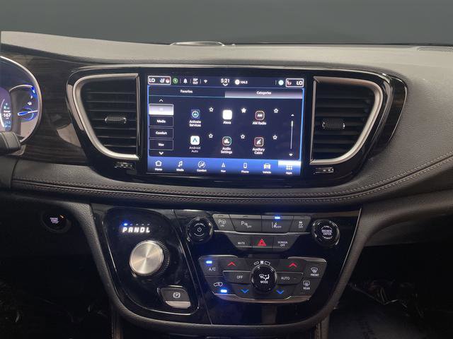 Certified 2024 Chrysler Pacifica Pinnacle image 9