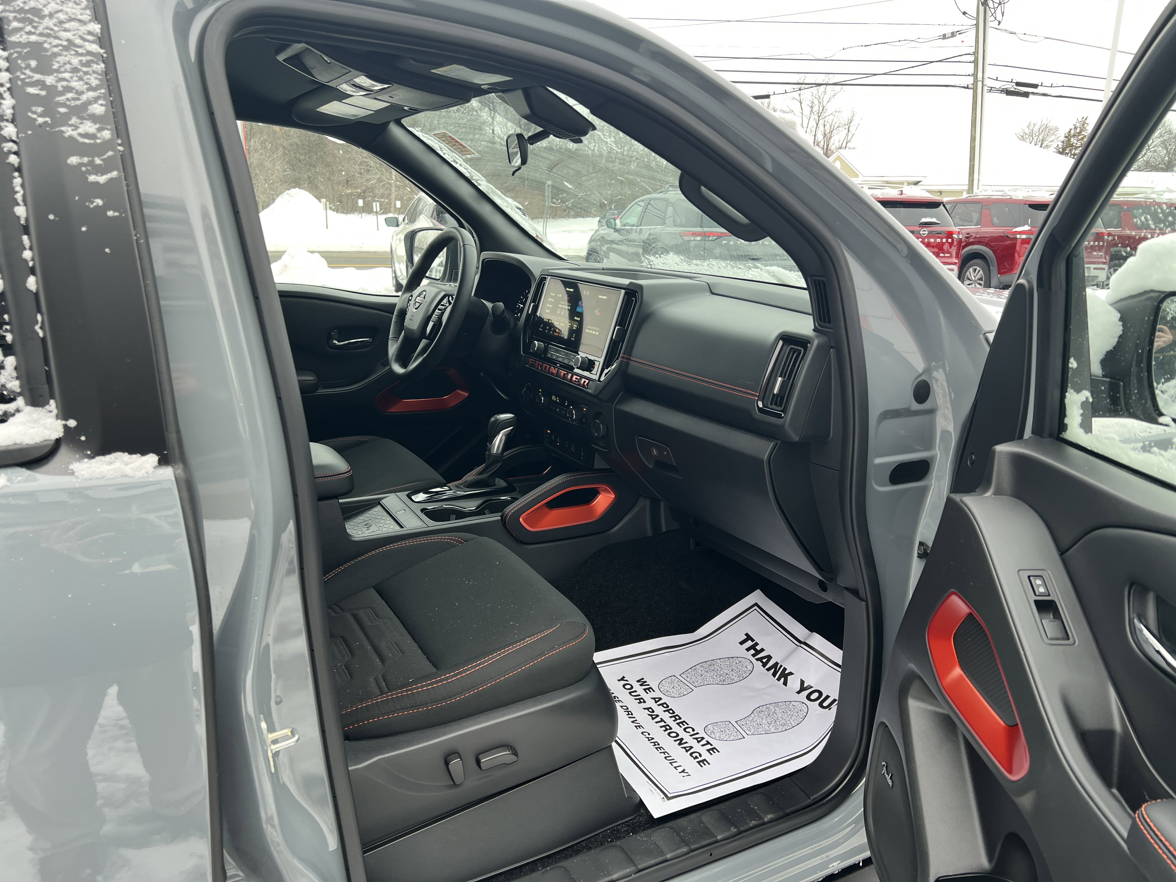 Used 2025 Nissan Frontier PRO-4X w/ Pro Convenience Package image 13