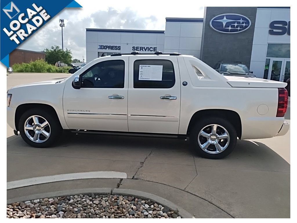 Used 2013 Chevrolet Avalanche LTZ AWD/4WD image 9