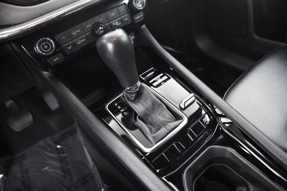 Used 2024 Jeep Compass Limited image 23