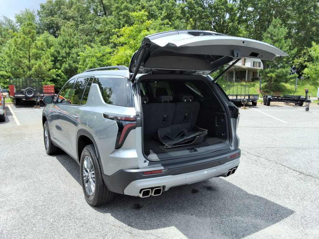 Certified 2025 Chevrolet Traverse LT w/ Driver Confidence Package FWD image 15