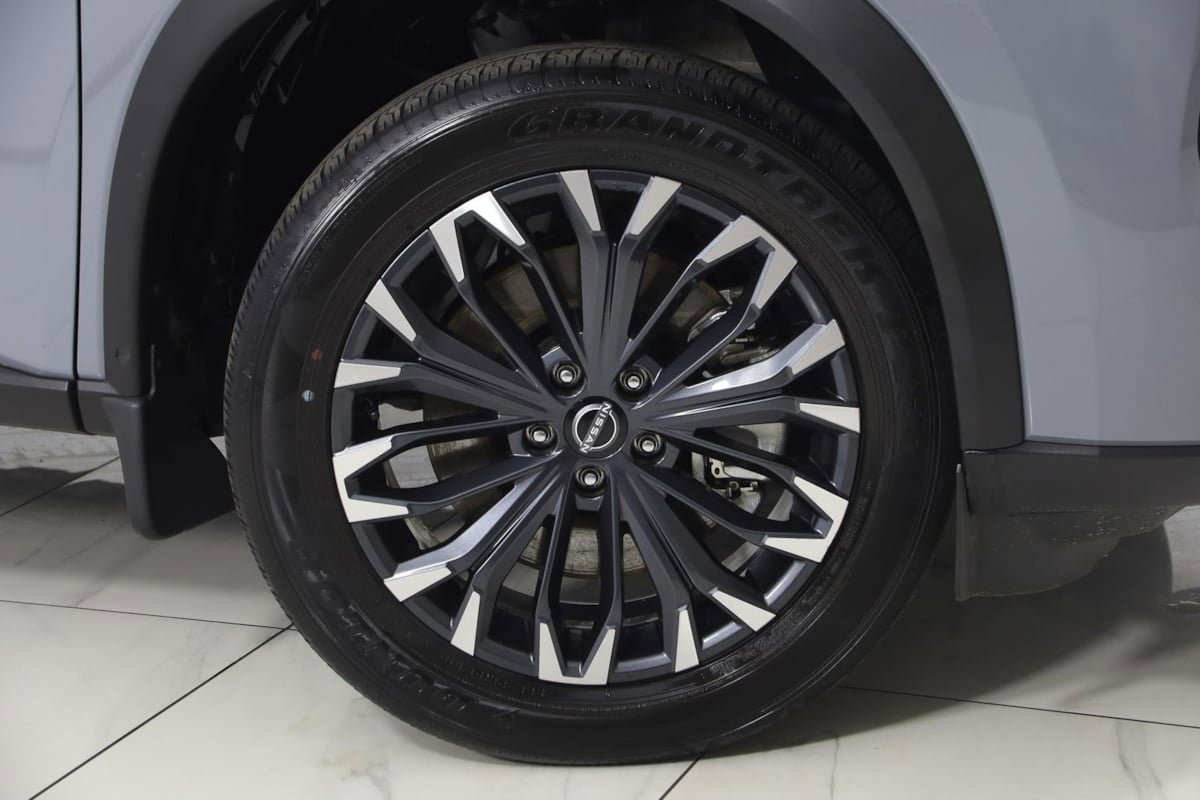 Used 2025 Nissan Rogue SL w/ Tech Package FWD image 15