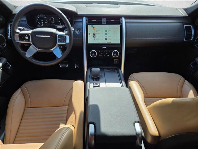 Used 2024 Land Rover Discovery Dynamic SE image 18