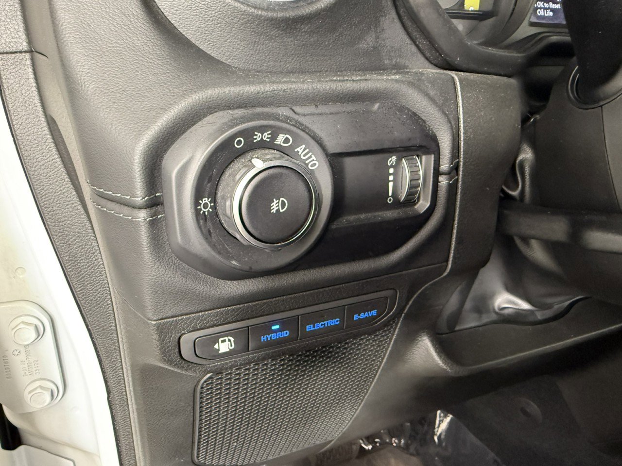 Used 2024 Jeep Wrangler Unlimited Sahara w/ Technology Group AWD/4WD image 23