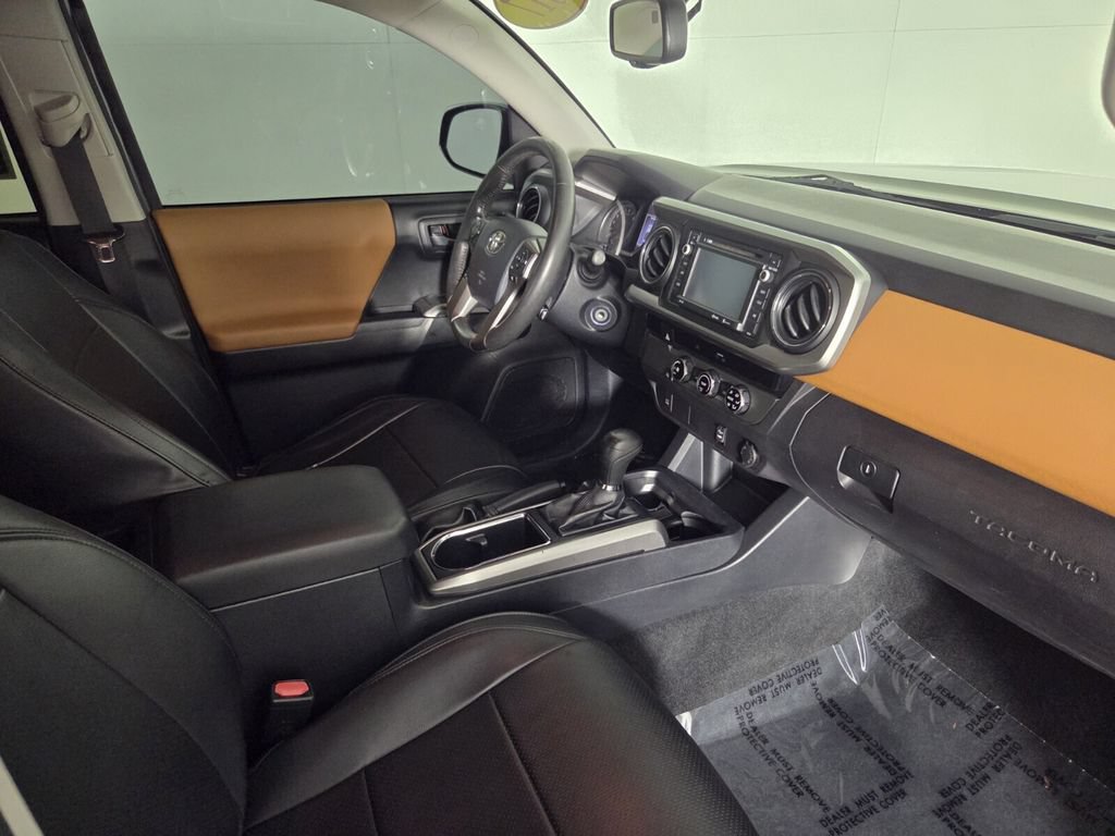 Used 2017 Toyota Tacoma TRD Sport RWD image 32