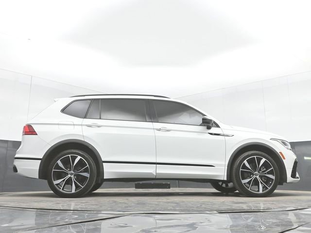 Used 2022 Volkswagen Tiguan SE R-Line FWD image 47