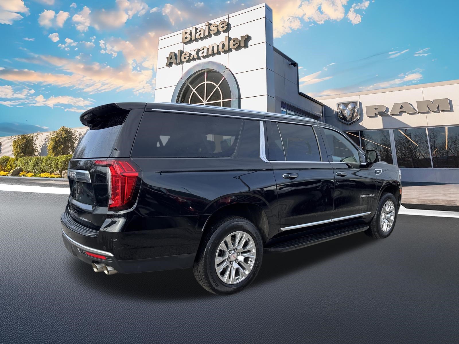 Used 2024 GMC Yukon XL Denali AWD/4WD video 3