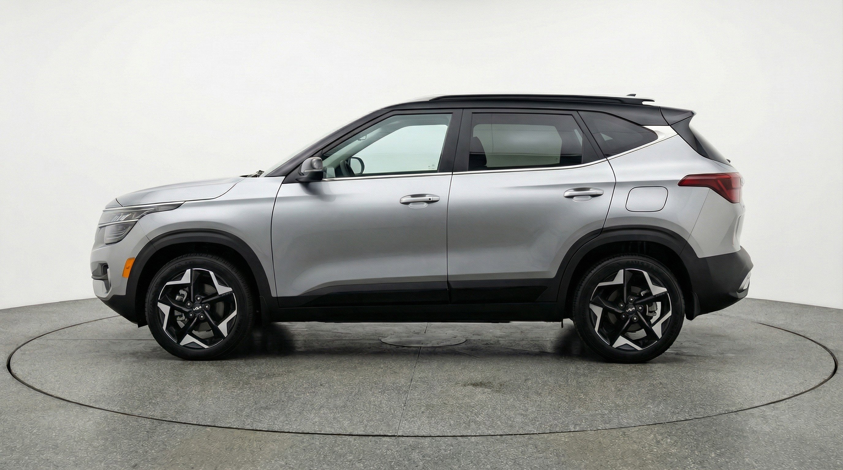 Used 2025 Kia Seltos S image 5