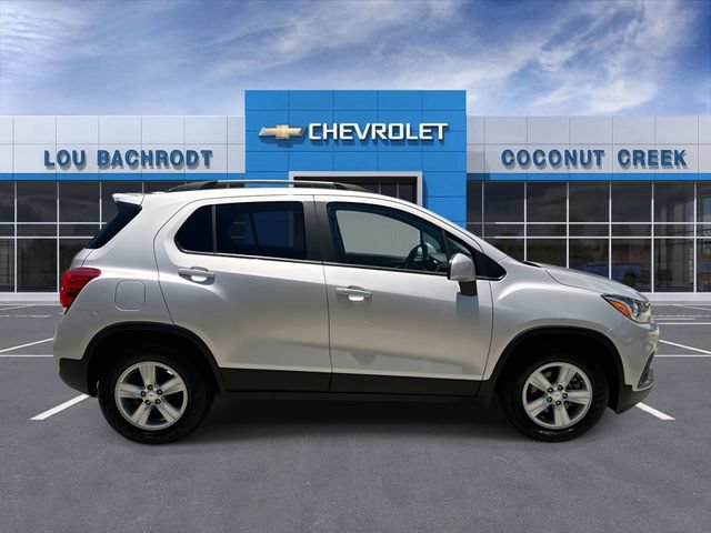 Used 2022 Chevrolet Trax LT w/ LT Convenience Package FWD image 9
