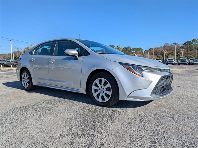 Used 2022 Toyota Corolla LE image 2