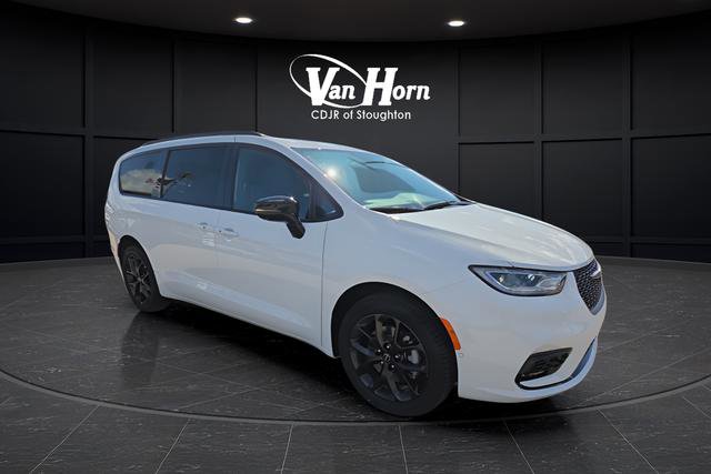 New 2026 Chrysler Pacifica Limited w/ S Appearance Package AWD/4WD image 1