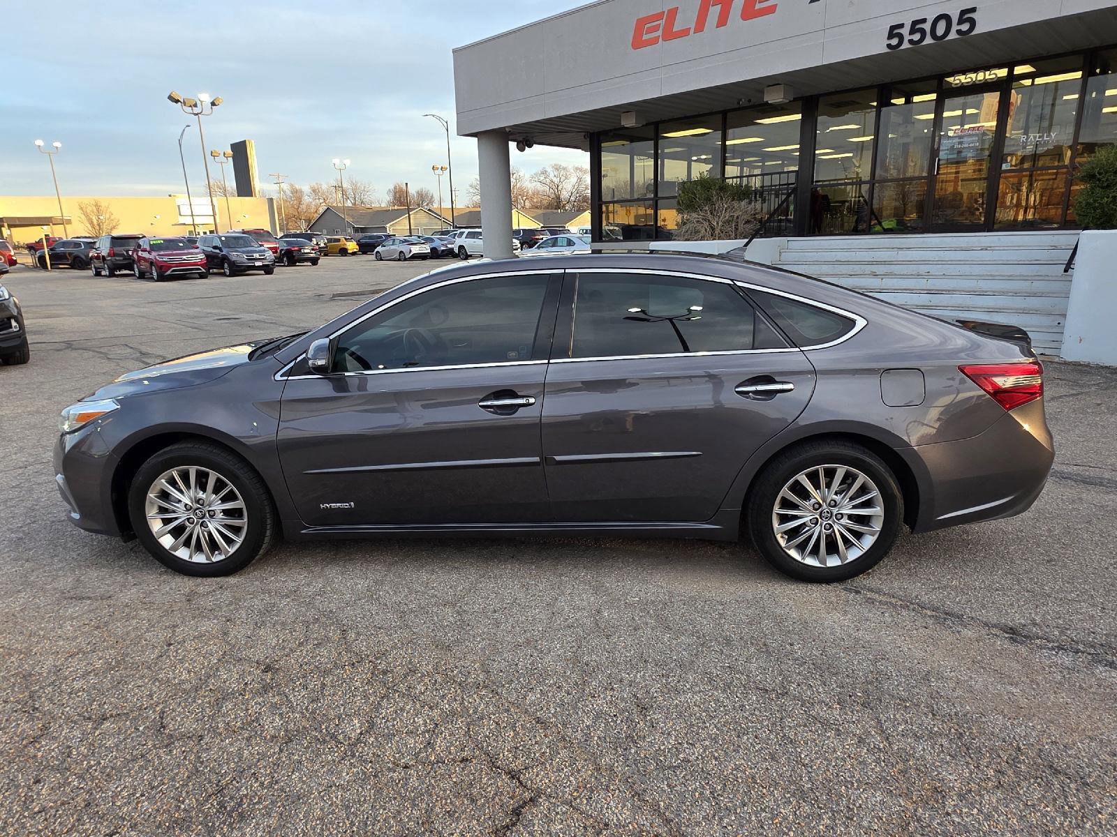 Used 2018 Toyota Avalon Limited image 8