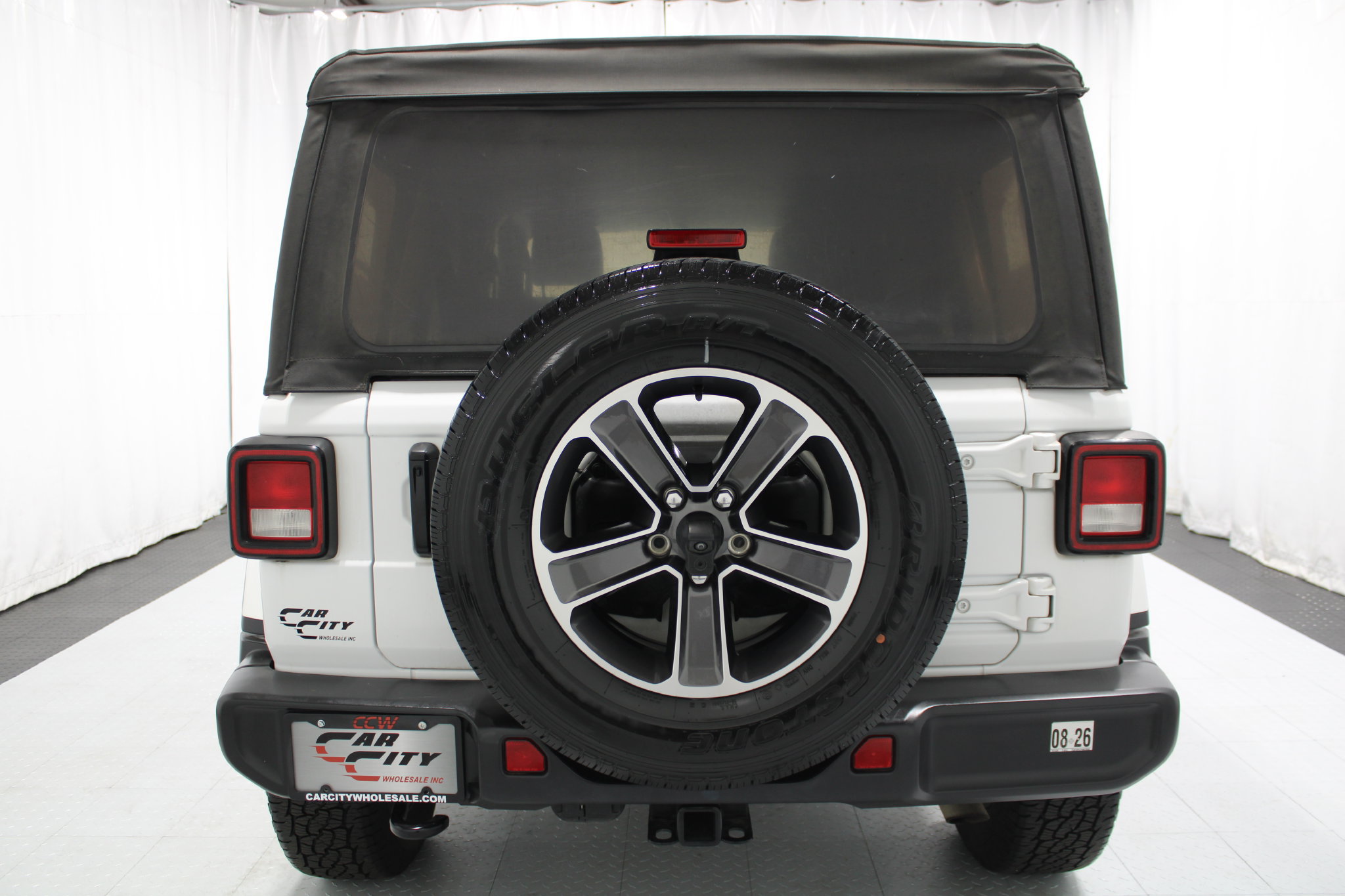 Used 2023 Jeep Wrangler Unlimited Sahara w/ Cold Weather Group AWD/4WD image 7
