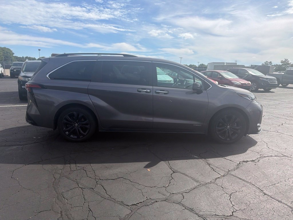 Used 2021 Toyota Sienna XSE w/ XSE Plus Package FWD image 5