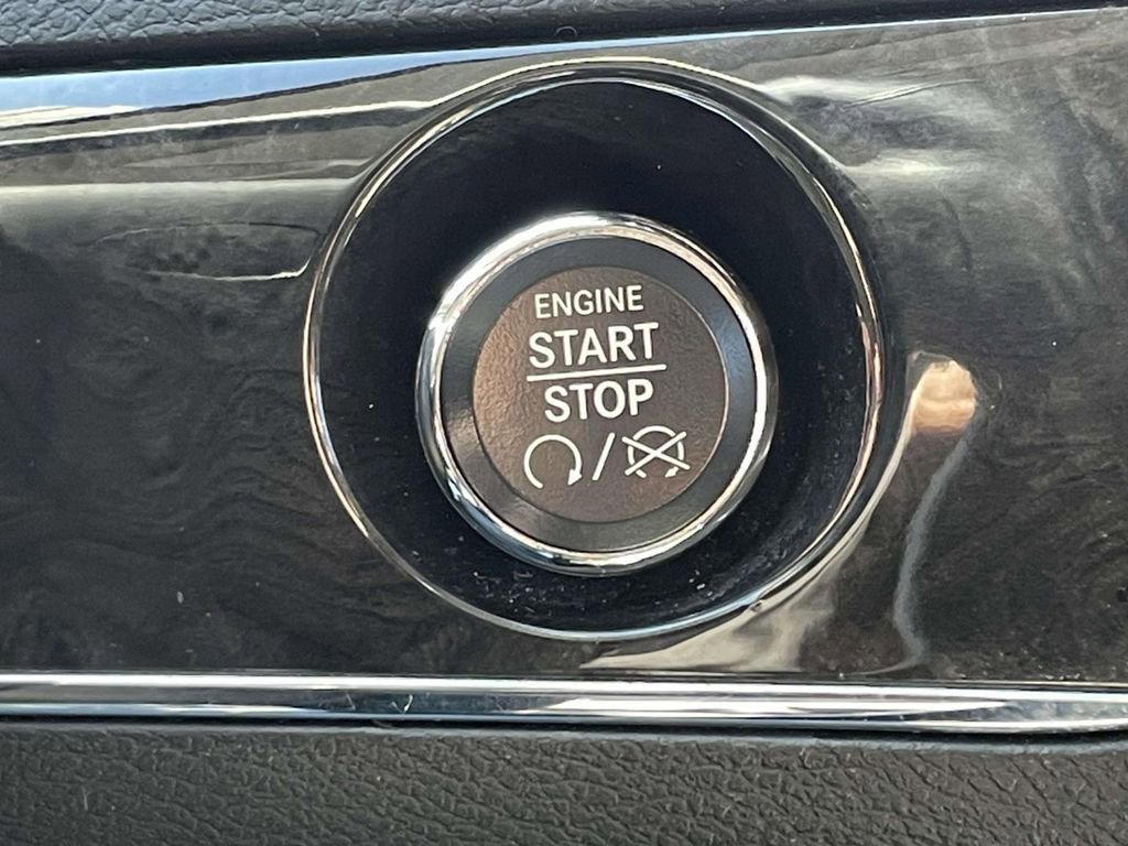 Used 2014 Chrysler Town & Country Touring-L w/ Driver Convenience Group image 28