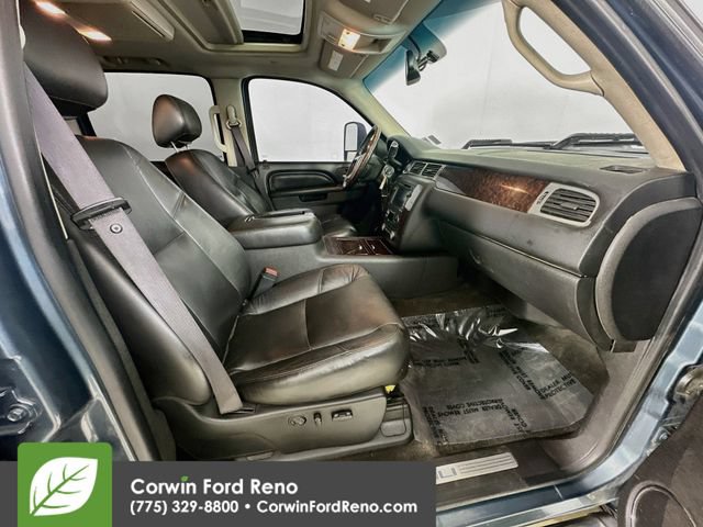 Used 2011 GMC Sierra 2500 Denali w/ Suspension Package, Off-Road AWD/4WD image 31