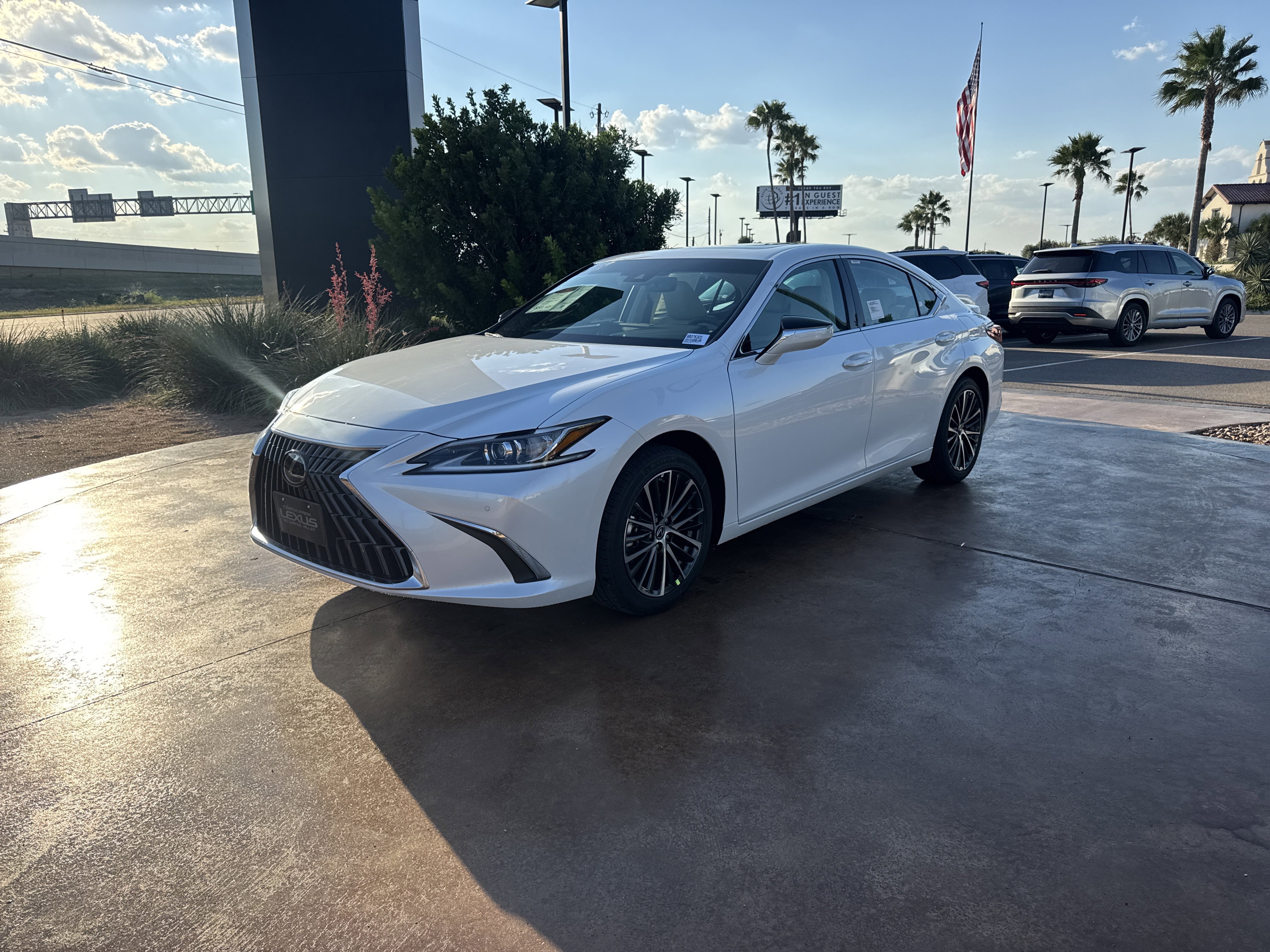 New 2025 Lexus ES 300h w/ Premium Package image 5