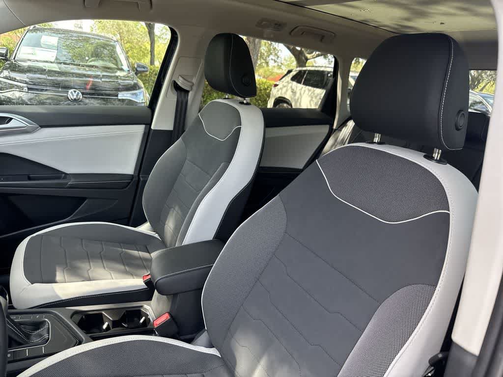 New 2026 Volkswagen Taos SE FWD image 13