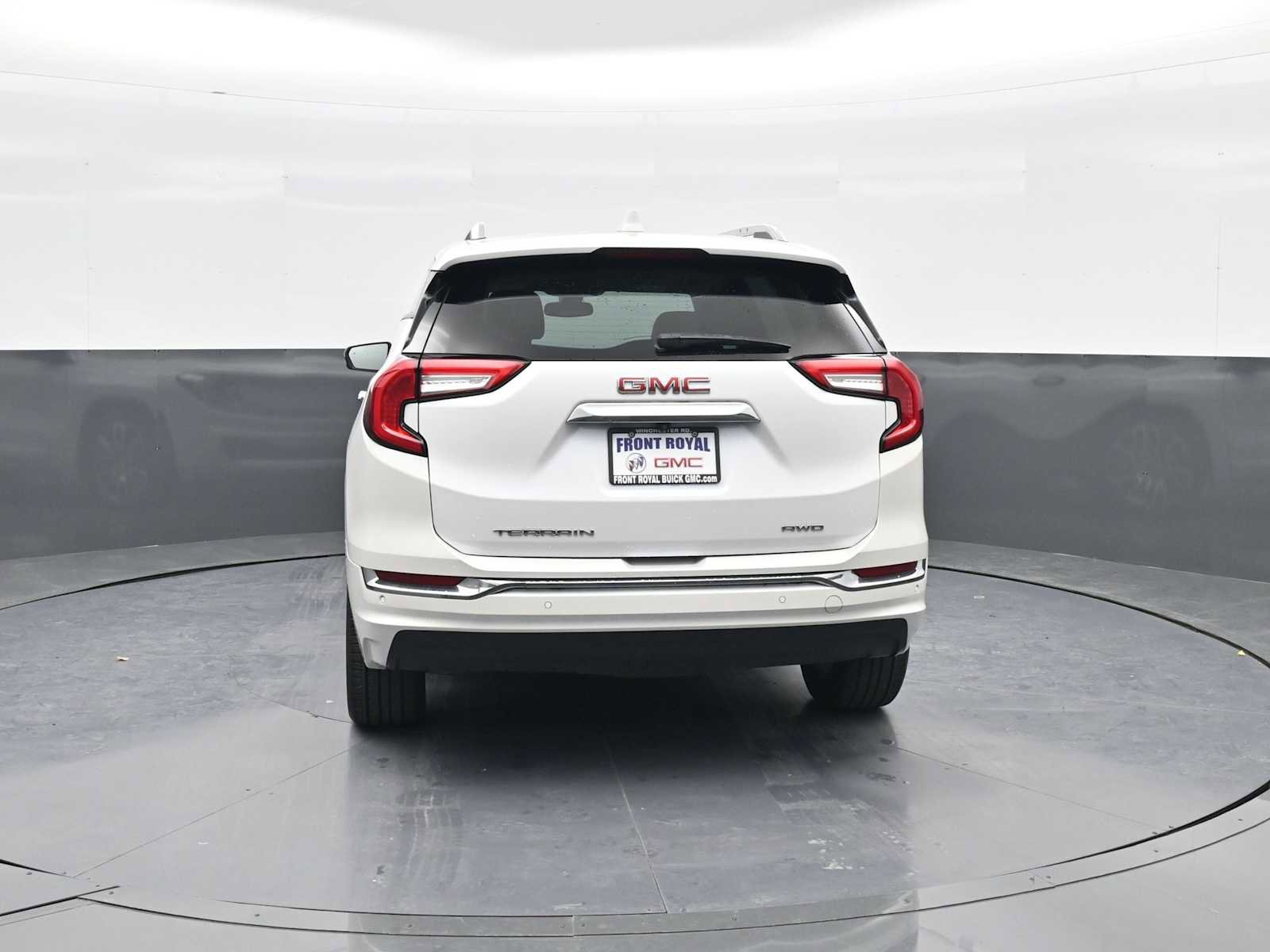 Used 2024 GMC Terrain Denali w/ Denali Premium Package image 6