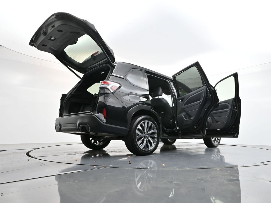 Used 2025 Subaru Forester Touring AWD/4WD image 40