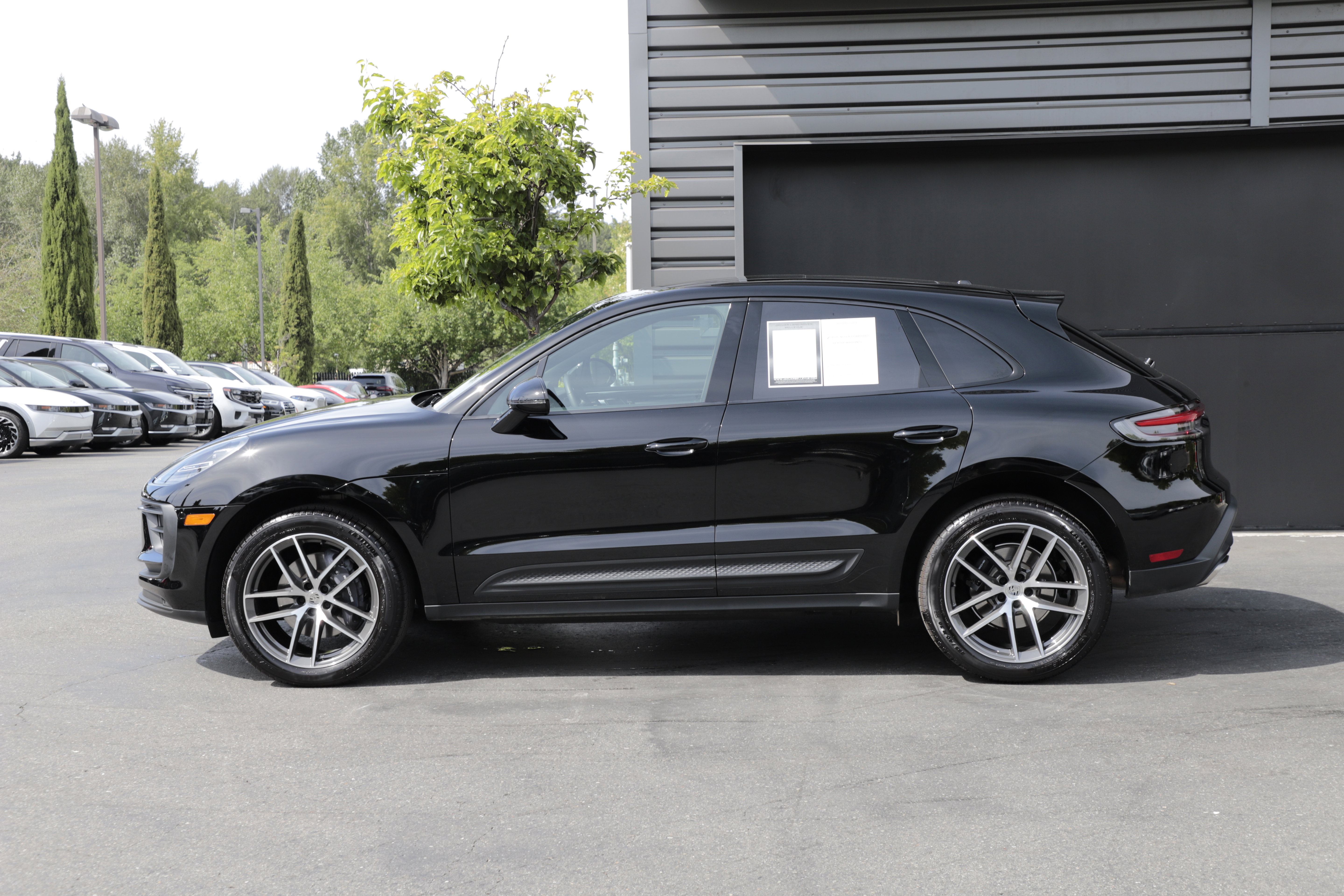 Used 2025 Porsche Macan AWD/4WD image 5
