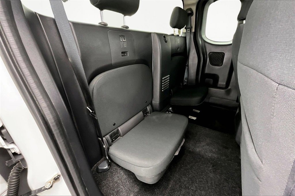 Used 2022 Nissan Frontier S image 28