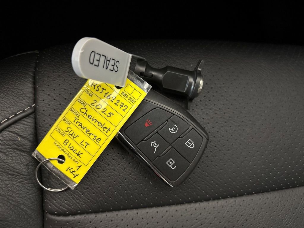 Used 2025 Chevrolet Traverse LT w/ Sun and Wheel Package image 34