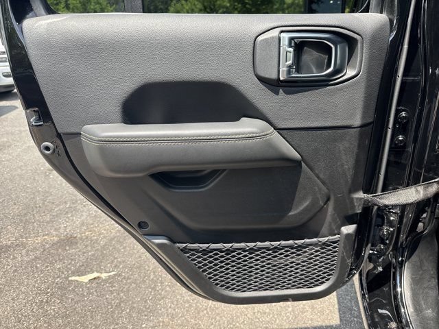 Certified 2025 Jeep Wrangler Unlimited Sahara w/ Safety Group AWD/4WD image 18
